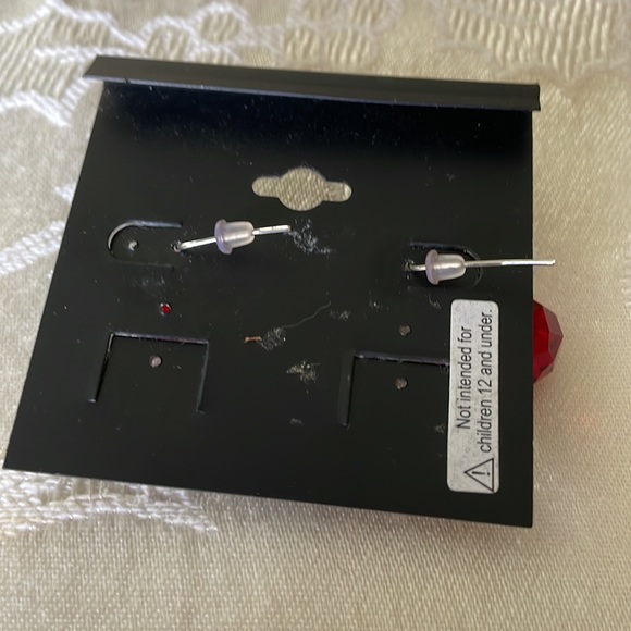 Pair of New On Cards Dangle Earrings Jules Red Sparkly & Latest Fashion Black - Picture 5 of 5